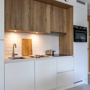 Huswell - Queen At Sea: Modern 2 Bedroom Appartement